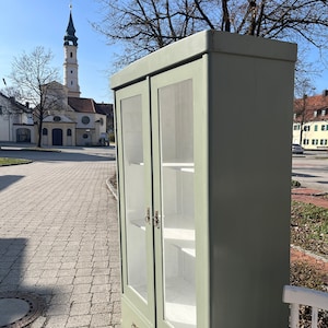 antike Vitrine, Bücherschrank, Küchenschrank, Anrichte, Holzvitrine Bild 1