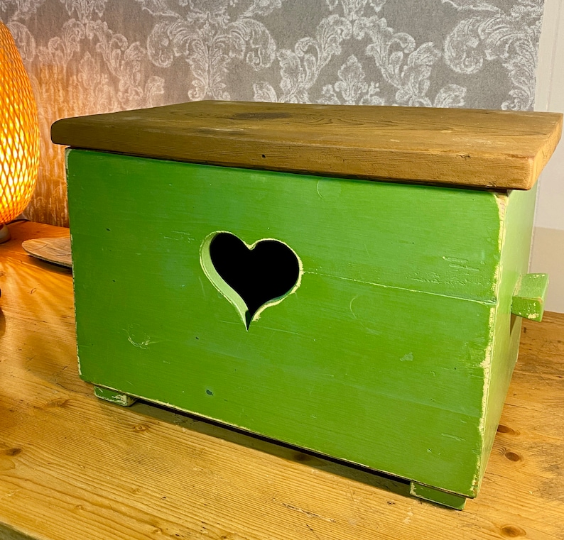 Herzchenkiste, Kiste, Holzkiste, Aufbewahrungsbox, Spielzeugkiste Bild 1