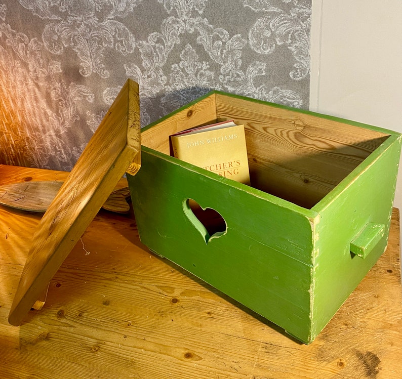 Herzchenkiste, Kiste, Holzkiste, Aufbewahrungsbox, Spielzeugkiste Bild 2