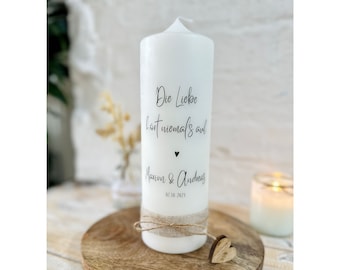 Hochzeitskerze *Bonnie* mit Spruch Die Liebe hört niemals auf  - personalisiert | Herz schwarz | rustikal