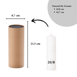 以下が含まれることがあります： 紙筒に入っている白いろうそく。ろうそくの直径は20/8 cm、高さは21.5 cm。筒の直径は8.7 cm。画像には「Passend f&uuml;r Format: &bull; 20/8 cm &bull; 20/7 cm」というテキストが表示されています。