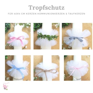 Op de afbeelding: Zes witte kaarsen met tule en lintversiering. De kaarsen zijn 40x4 cm en zijn geschikt voor communie- of doopkaarsen. De linten zijn roze, blauw, grijs en wit.