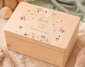 Personalisierte Erinnerungskiste Baby aus Holz | Regenbogen Blumen Tiere | Holzkiste mit Name & Datum | Geschenk zur Geburt