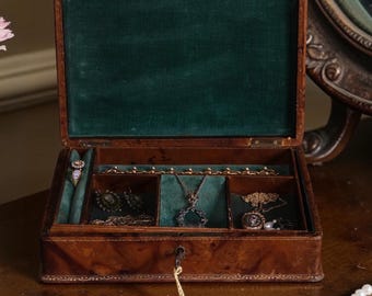 Antique Early XXth Century Gilded Leather Jewelry Box, Green Velvet Compartmented Interior