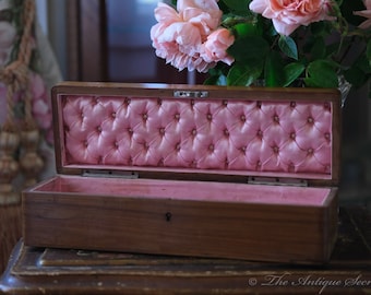 Exquisite 19th century french Napoleon III Paris handpainted souvenir glove box, cherry blossom flowers, goldfinch, pink tufted silk lining