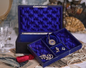 SOLD - Extraordinary 19th century Victorian Napoleon III jewelry / vanity box in black leather and ultra marine blue tufted silk and velvet