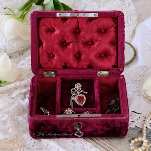 Tiny and adorable antique 19th century victorian jewelry compartmented box Art Deco in burgundy velvet filled with deep red tufted silk
