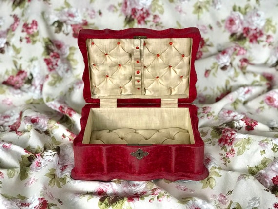 VELVET QUILTED JEWELLERY TRAY SMALL MAROON VELVET QUILTED JEWELLERY TRAY SMALL MAROON