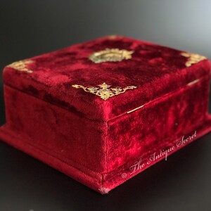 Absolutely beautiful antique 19th century victorian jewelry box in burgundy velvet and bright magenta pink silk in exceptional condition image 7