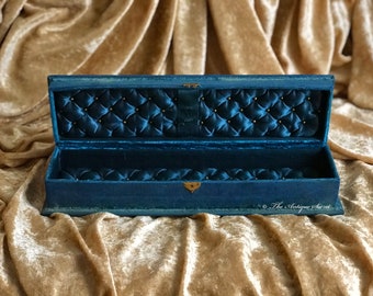 Extraordinary victorian Napoleon III glove / fan box in teal blue velvet and teal blue tufted silkn gold color buttons and a big rose on top