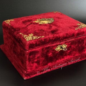 Absolutely beautiful antique 19th century victorian jewelry box in burgundy velvet and bright magenta pink silk in exceptional condition image 4