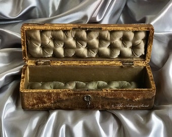 SOLD - Beautiful antique 19th century victorian napoleon III jewelry / glove box in mustard yellow velvet and khaki green tufted silk