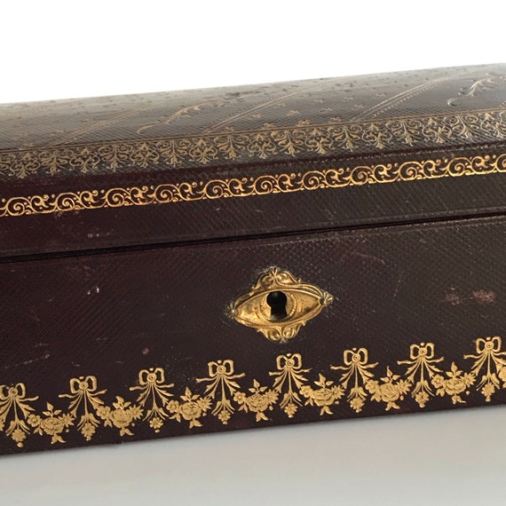 Beautiful french Napoleon III glove box in heavily gi… Gem