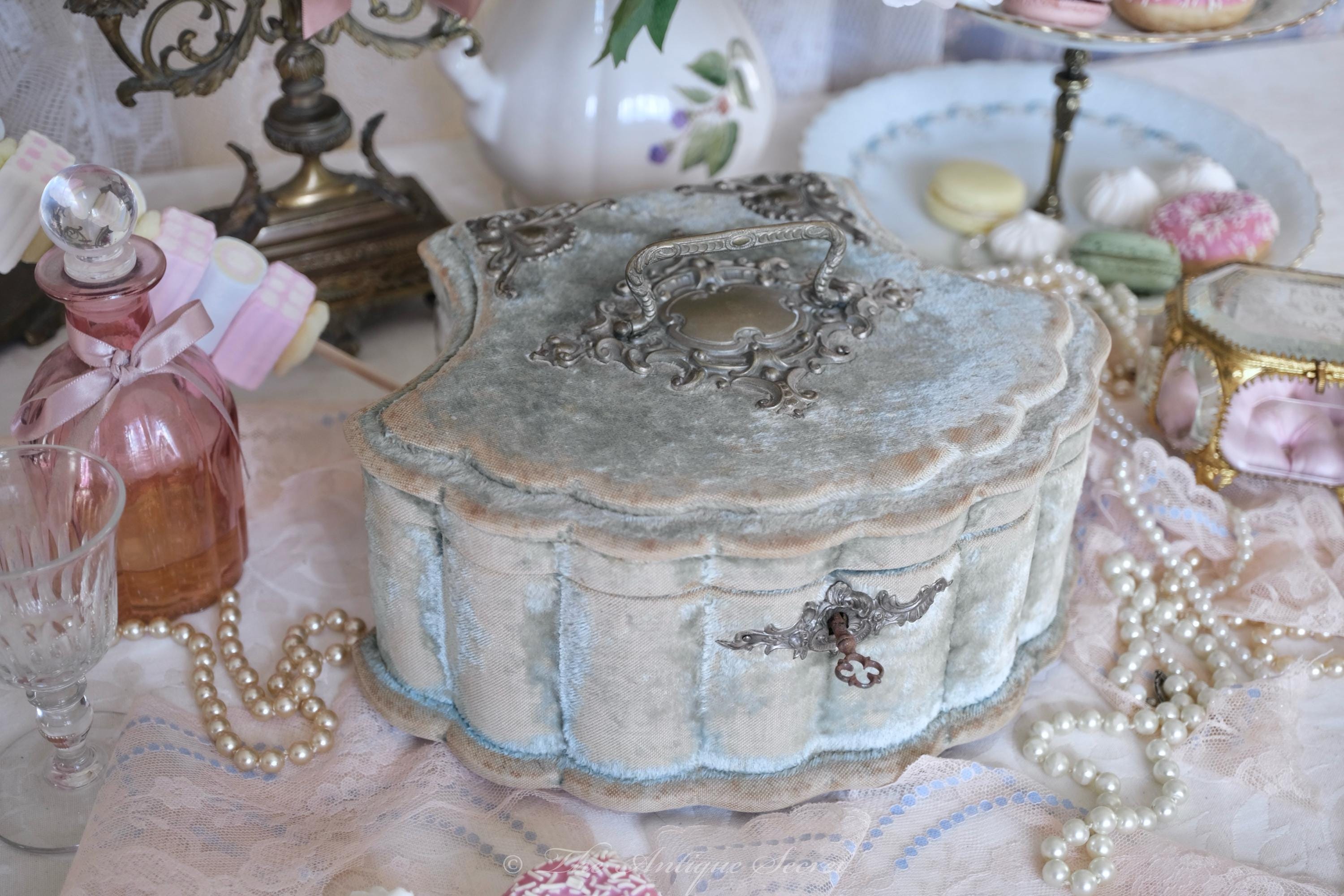 Victorian Scallop Shell Jewelry Box – Antique Tufted Silk Sewing Box - Etsy