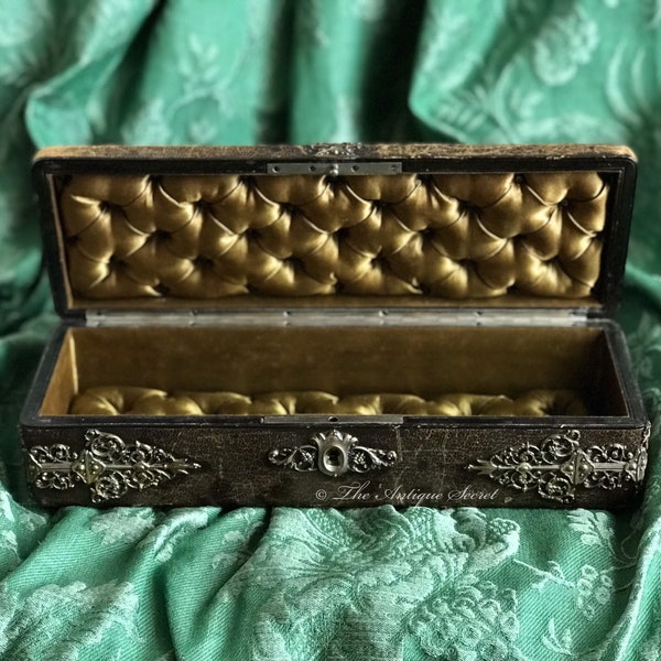 SOLD -Incredible antique 19th century Napoleon glove / jewelry box in brown leather, goldy khaki tufted silk and gorgeous gothique ornaments