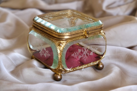 Superb and Rare Medium Size 19th Century Antique Jewelry Reliquary