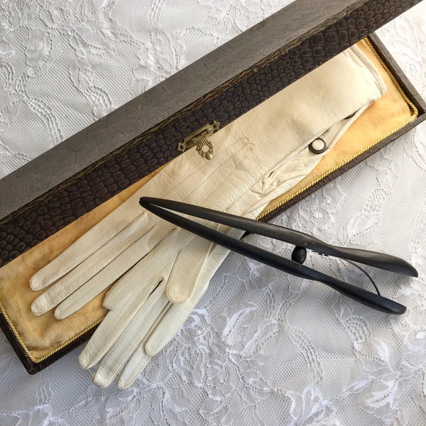 Beautiful antique french leather gloves from the 1900s with glove plier and box