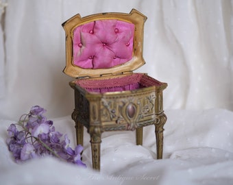 Adorable antique 19th century french Napoleon III regule jewelry trinket box with bubblegum pink tufted silk interior