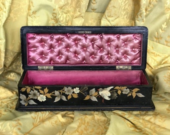 Outstanding 19th century french Napoleon III jewelry glove box handpainted with gold flowers, birds and dragon, pink tufted silk interior