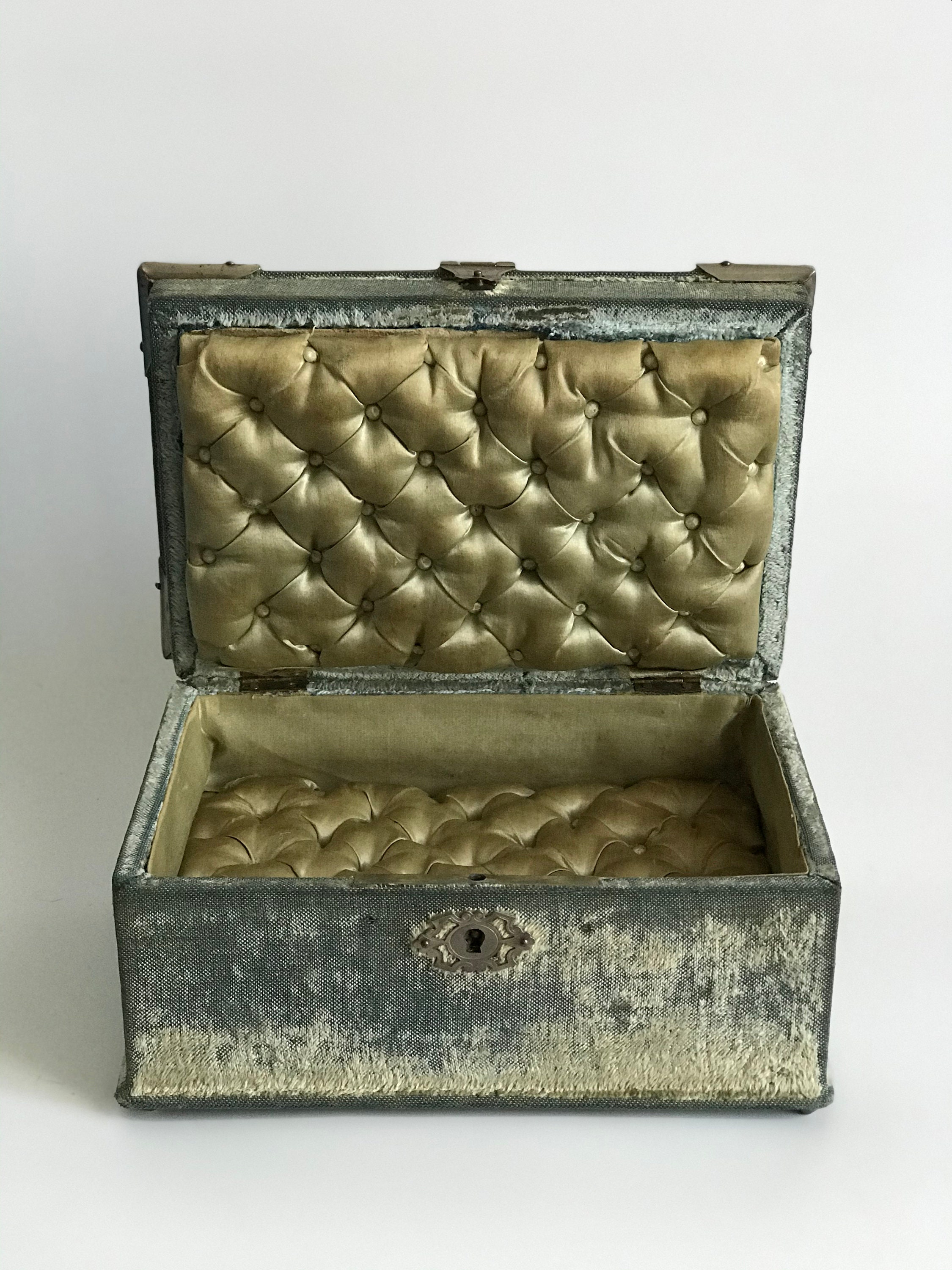 Exceptionnal and Rare Victorian Jewelry / Sewing / Vanity