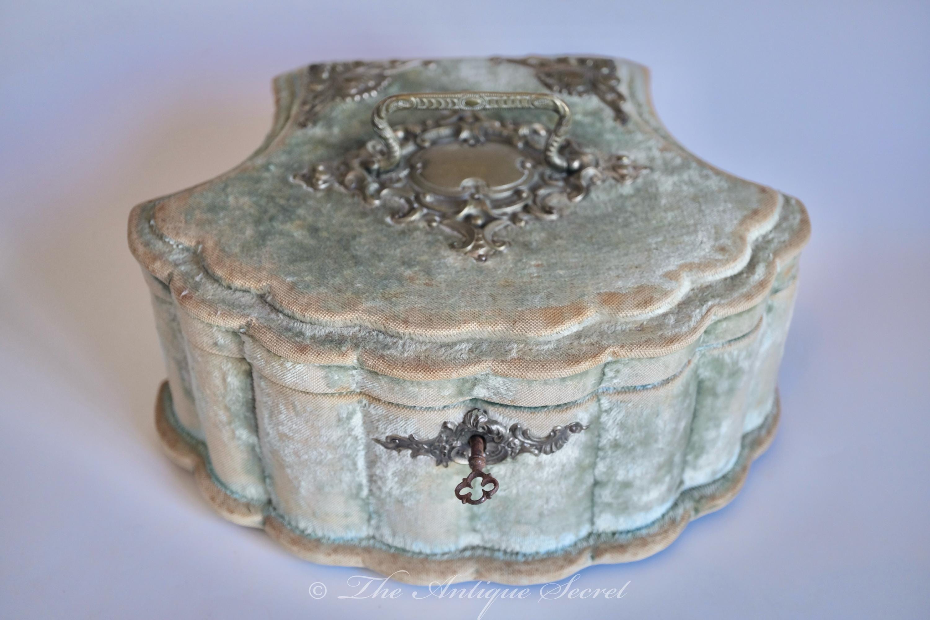 Victorian Scallop Shell Jewelry Box – Antique Tufted Silk Sewing Box - Etsy