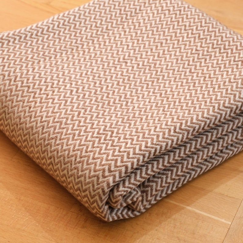 Cashmere blanket gray white with high quality cashmere 120 x 250 cm hand-woven from Nepal 02 Braun-Weiße Zacken