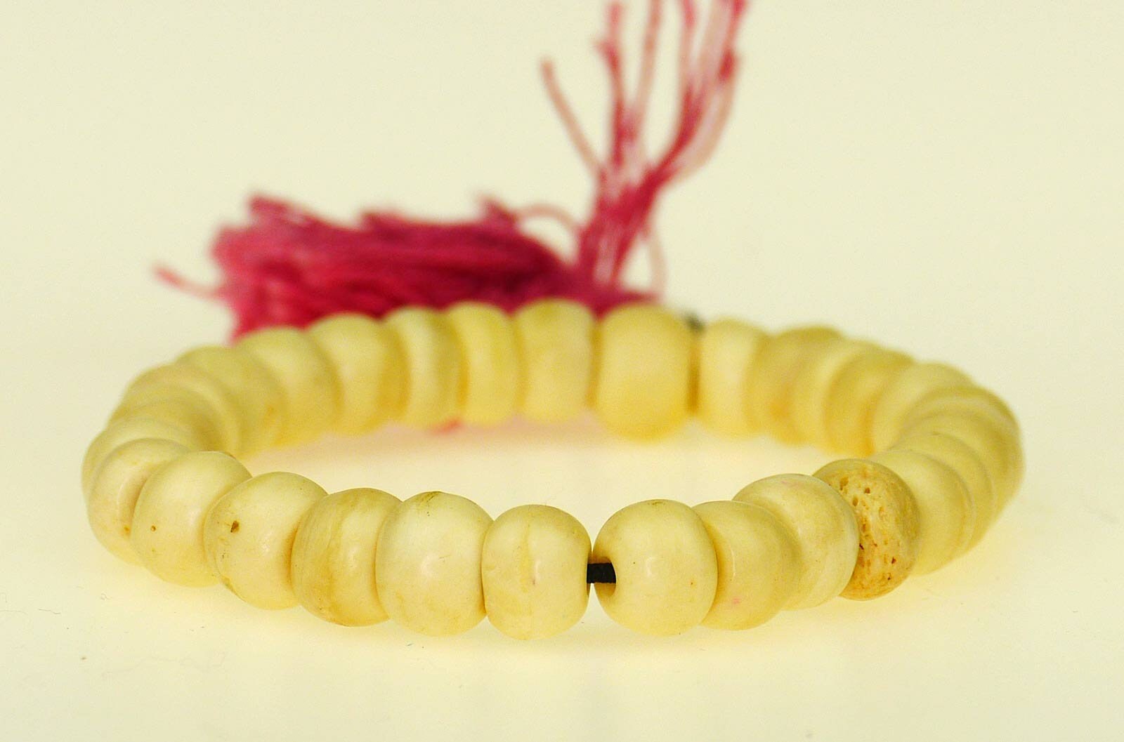 Bracelet Beads Beige Bone Handmade Buddhism Pink Puschel Gift Ladies Round White Nepal Meditation Practicing Natural Product s51