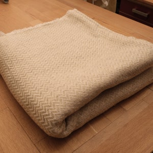 Cashmere blanket gray white with high quality cashmere 120 x 250 cm hand-woven from Nepal 02 Beige