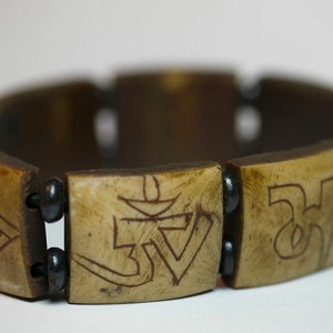 Armband om Ma Ni Pe Me Hung Knochen 77E Bild 1