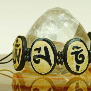 Armband, speciella bensmycken, buddhistiska symboler, ovalt Buddha-mantra s25
