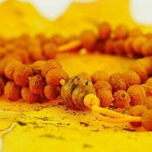 Mala chain Raktu,Brown, Yellow, gift Buddhism, meditation, Nepal, 108 seeds, Buddha, pearls, nature, handicraft, beige, practicing 36d image 2