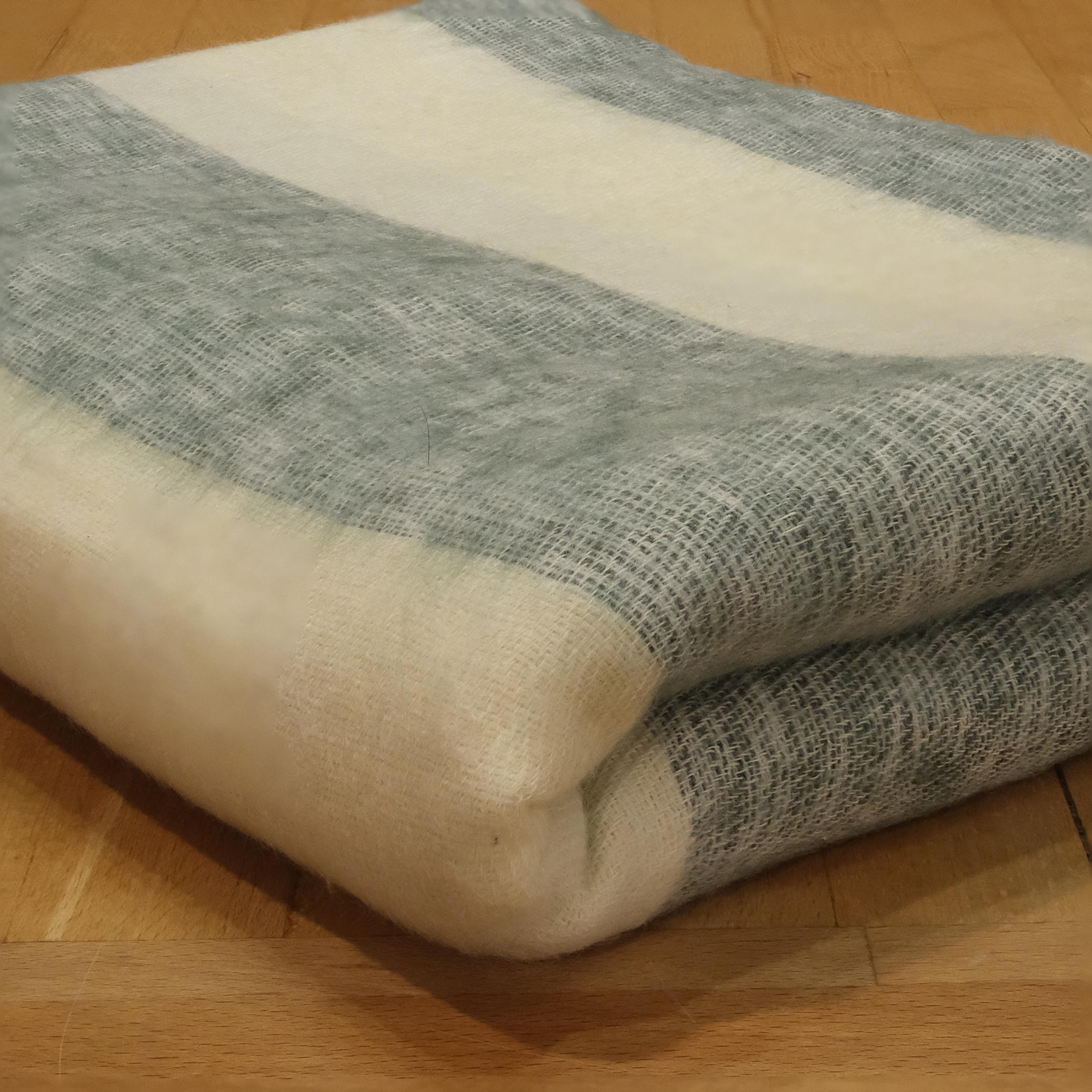 Cashmere blanket gray white with high quality cashmere 120 x 250 cm hand-woven from Nepal 02
