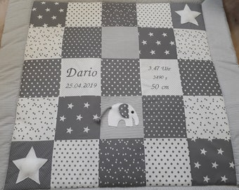 Patchwork Krabbeldecke mit Namen monochrom 4 cm Volumenvlies