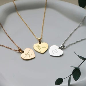 Personalisierte Namenskette mit Herz Anhänger & Geburtsstein • Gravierte Kette mit Geburtsblume • Geschenk Mama  • Familienkette
