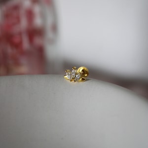 Lotusblüte Helix Piercing mitZirkon | Blumen Labret Tragus Piercing | Ohrpiercing 925 Silber Gold | Helix Stecker | Knorpel Ohrstecker