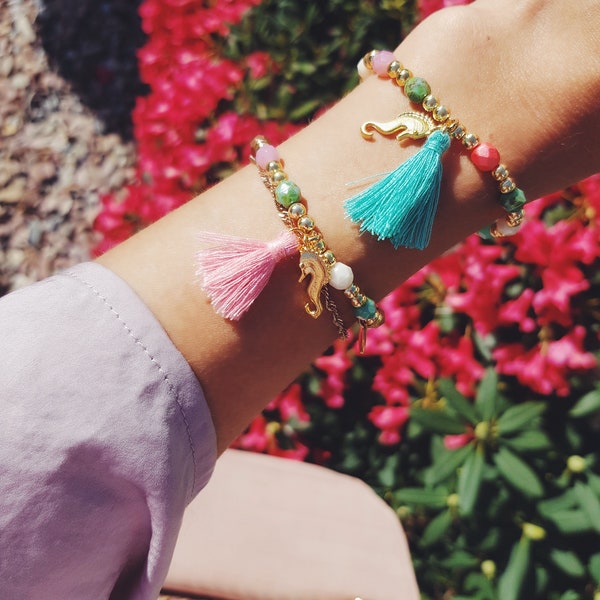 Pastellfarbendes Ibiza Armband mit Seepferdchen Rosa oder Türkis