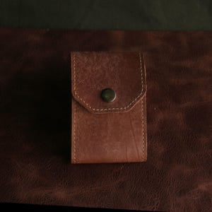 Tarjetero de piel flexible tipo acordeón con 10 compartimentos – Hecho a mano – Piel auténtica – Compacto y funcional – Organizador de viaje
