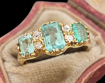 Antiker 18 Karat Gelbgold Smaragd und Diamant Sieben Stein Ring