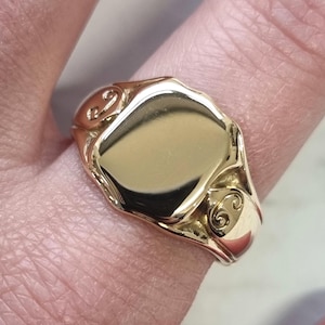 Antique 18ct Yellow Gold Shield Signet Ring, Hallmarked Chester 1901
