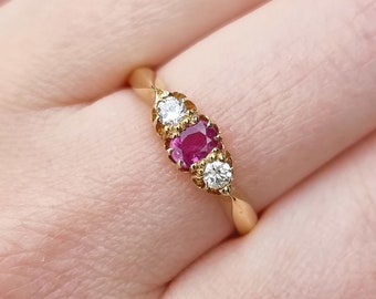 Vintage 18ct Gold Ruby & Diamond 0.14ct Three Stone Ring