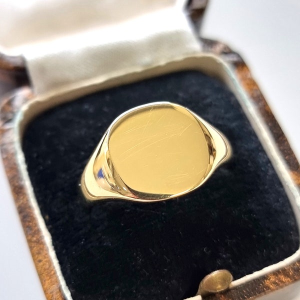 Vintage Solid 18ct Yellow Gold Signet Ring, 7.7 grams