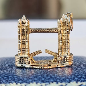 Vintage London Tower Bridge 9 Karat Gold