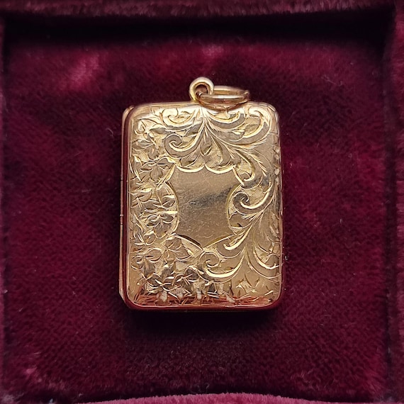 英国　Birmingham 　K9 　1911年　locket 英国 Birmingham K9 1911年 locket （Antique 9ct Gold Cushion