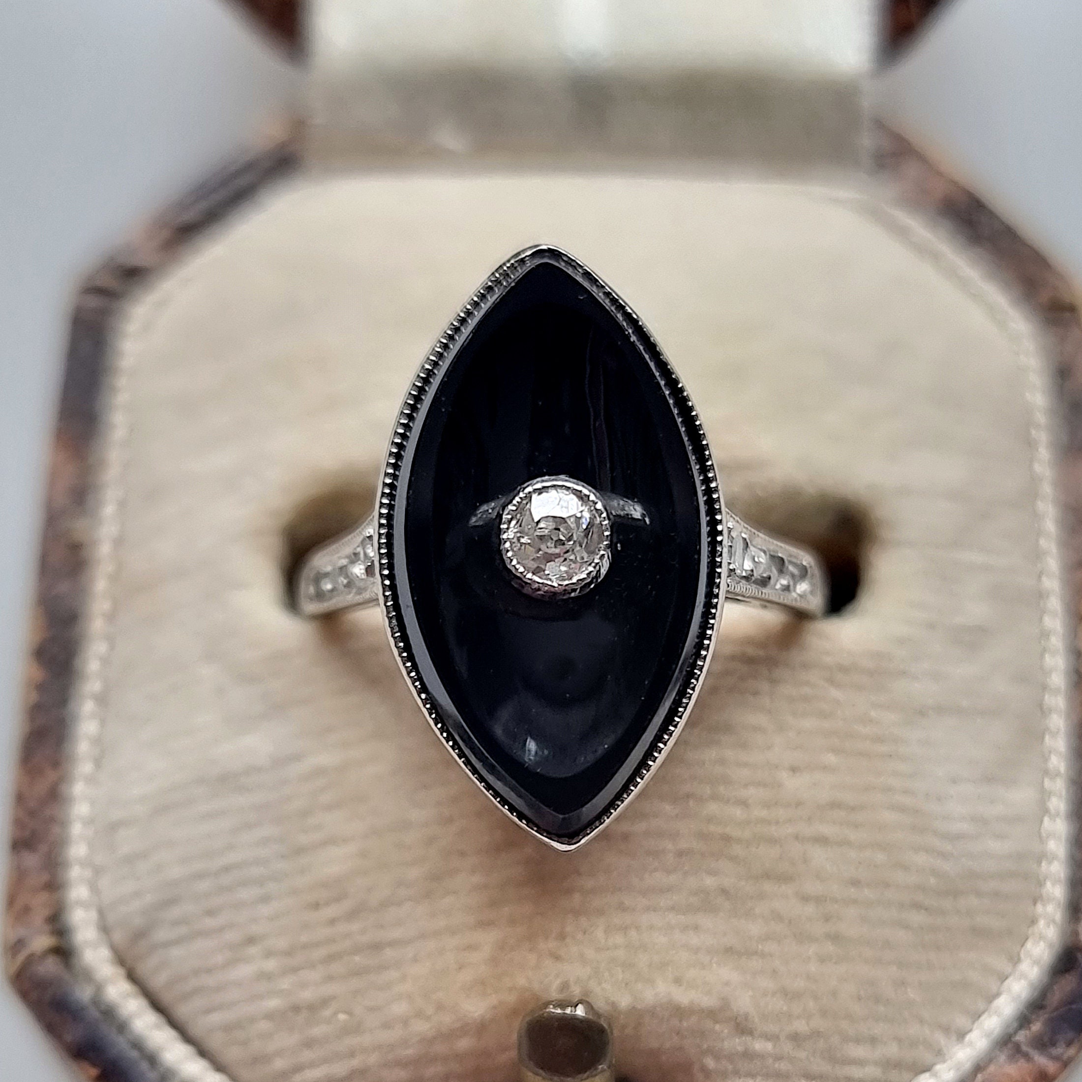 Bague Fantaisie Vintage En Forme De Navette Avec Onyx - Taille 56 - Couleur Argenté - Occasion