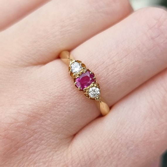 18ct ruby and diamond ring Clearance