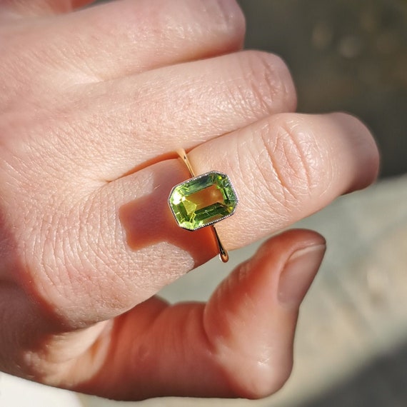 Vintage 18ct Gold Peridot Ring