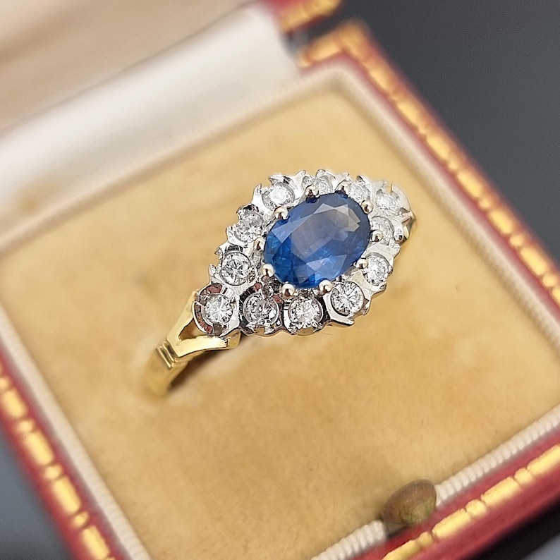 Vintage 18ct Yellow & White Gold Sapphire and Diamond Cluster Ring in vintage ring box