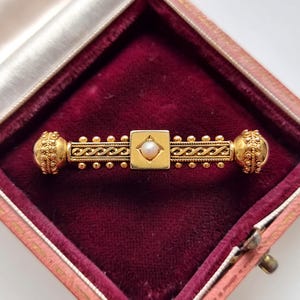 Victorian 15ct Gold Etruscan Style Pearl Bar Brooch