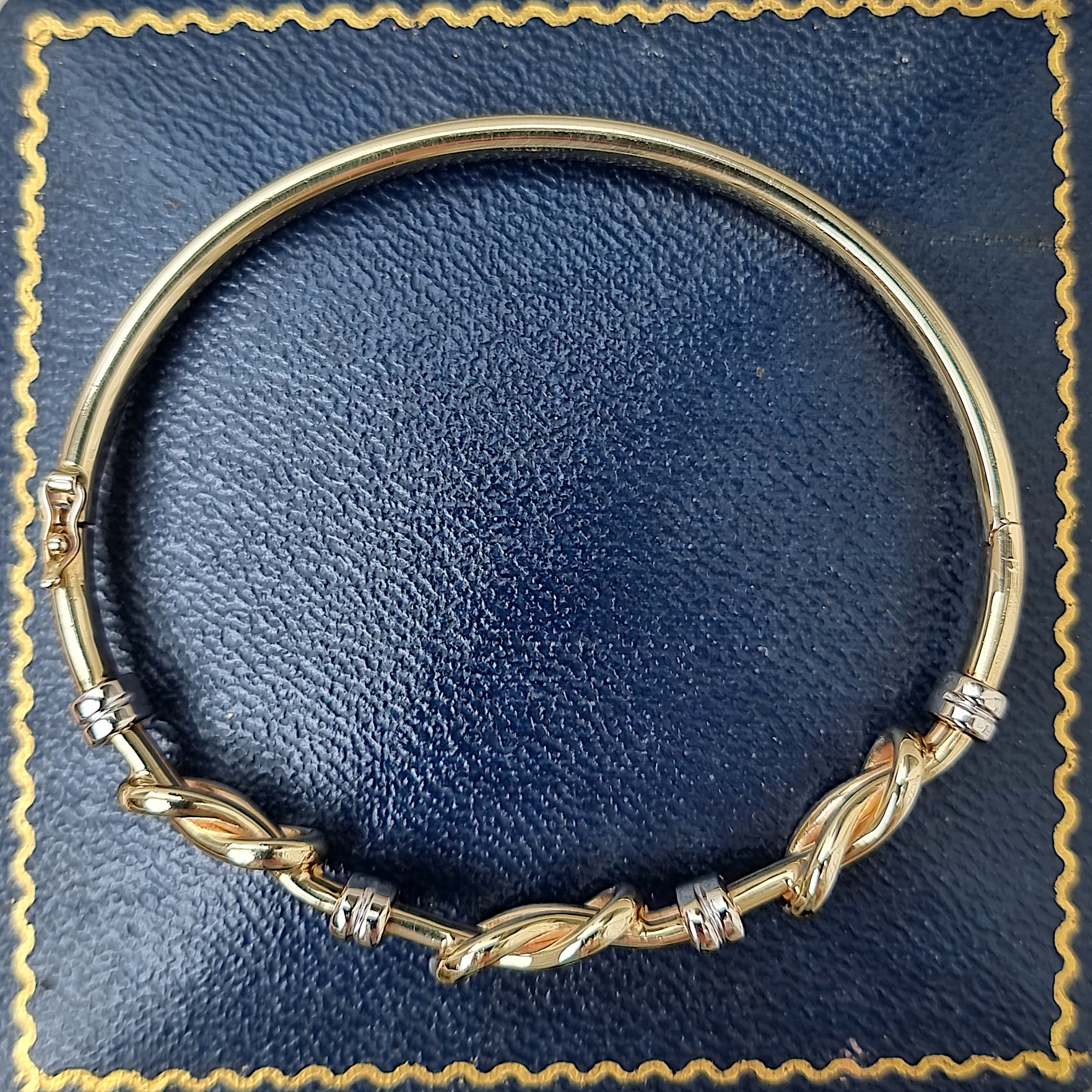9ct gold knot bangle shop