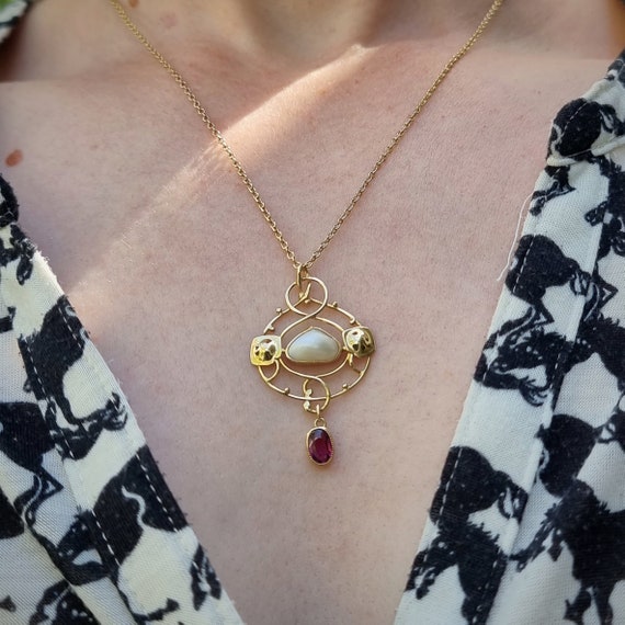 Art Nouveau 9ct Gold Garnet & Pearl Pendant Neckl… - image 4